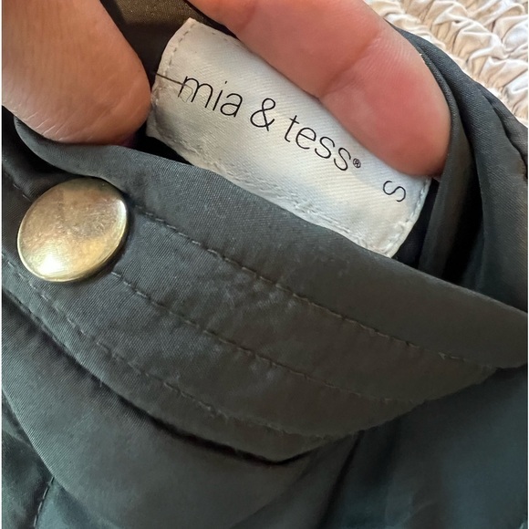 Mia & Tess brand new reversible olive green/fur vest. Size Small. - Picture 3 of 9